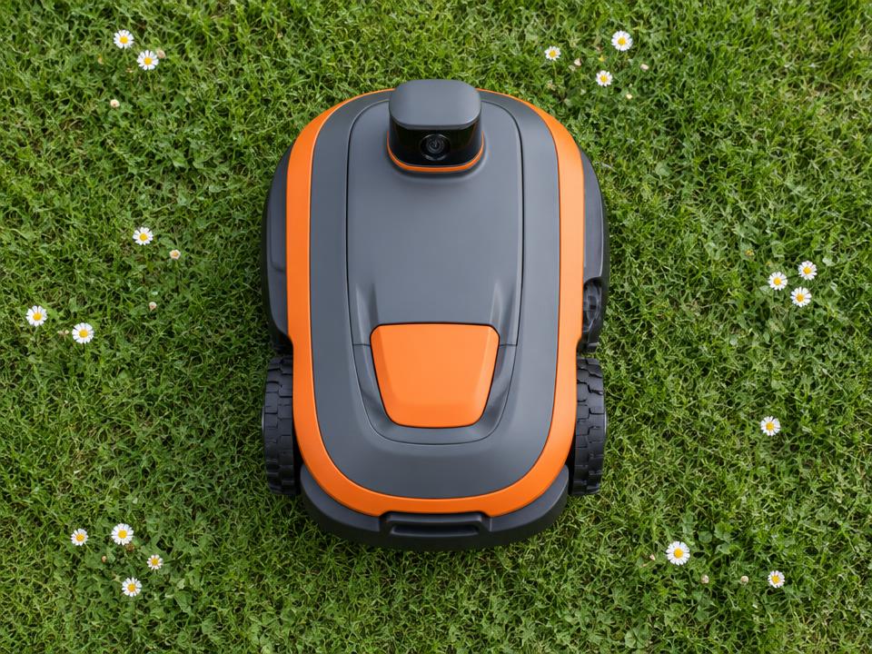 Worx Landroid Vision M600 — illustrative studio photograph